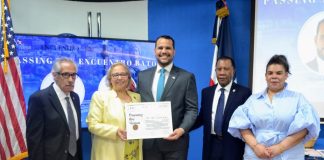 Abogado dominicano Alexis Colón recibe reconocimiento en NY.
