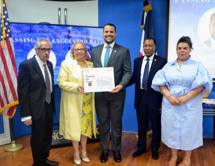 Abogado dominicano Alexis Colón recibe reconocimiento en NY.