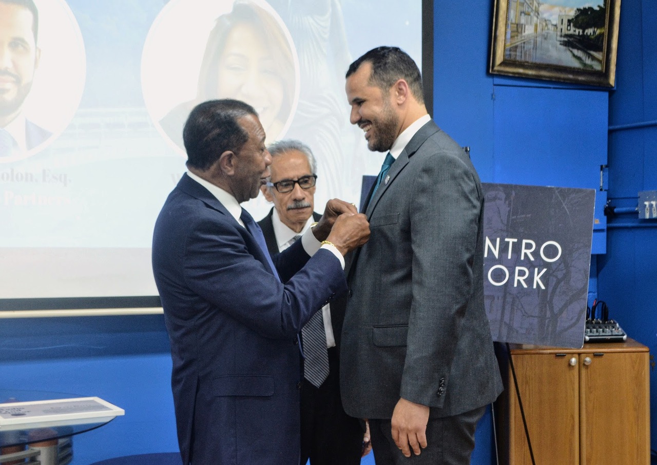 Abogado dominicano Alexis Colón recibe reconocimiento en NY.