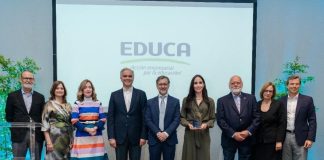 EDUCA otorga reconocimiento a Darwin Caraballo.