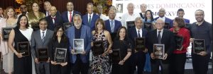 Carlos T. Martínez ilumina el Teatro Nacional con un mosaico de memoria viva