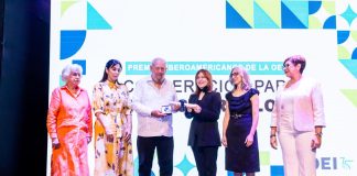 OEI reconoce a Freddy Ginebra su más alto galardón.