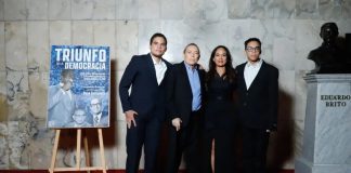 René Fortunato estrena documental "El Triunfo de la Democracia", en el Teatro Nacional.