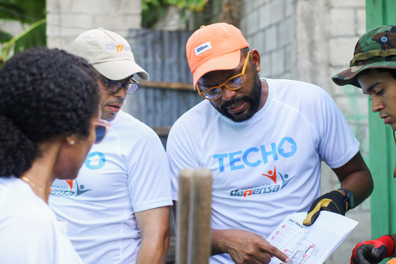 La Fundación Bepensa y TECHO brindan acceso a agua en Los Alcarrizos.