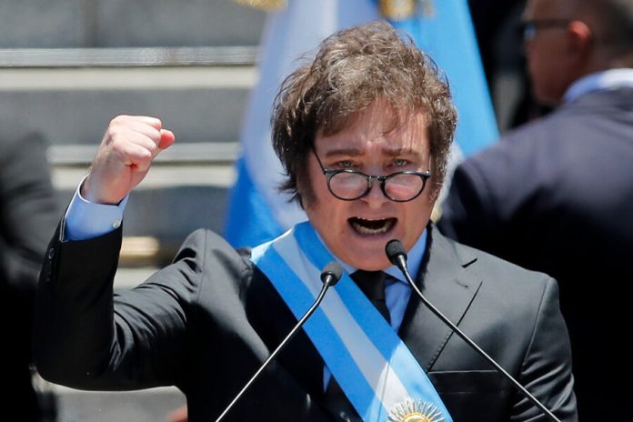 El conflicto de Milei con la prensa se intensifica en plena campaña