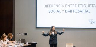 Etiqueta y protocolo son claves para fortalecer la imagen profesional en entornos globales