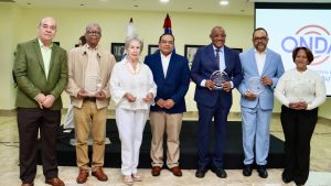 ONDA reconoce a cinco escritores durante conversatorio sobre derecho de autor