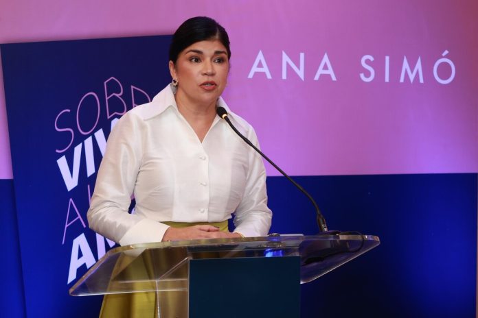 Ana Simó presenta su segundo libro: “Sobrevivir al desamor”.