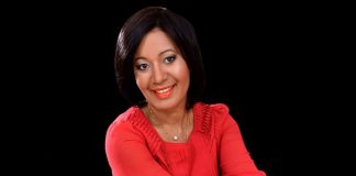 Ana López, una periodista multifacética en el ejercicio de la profesión de la pluma y la libreta.