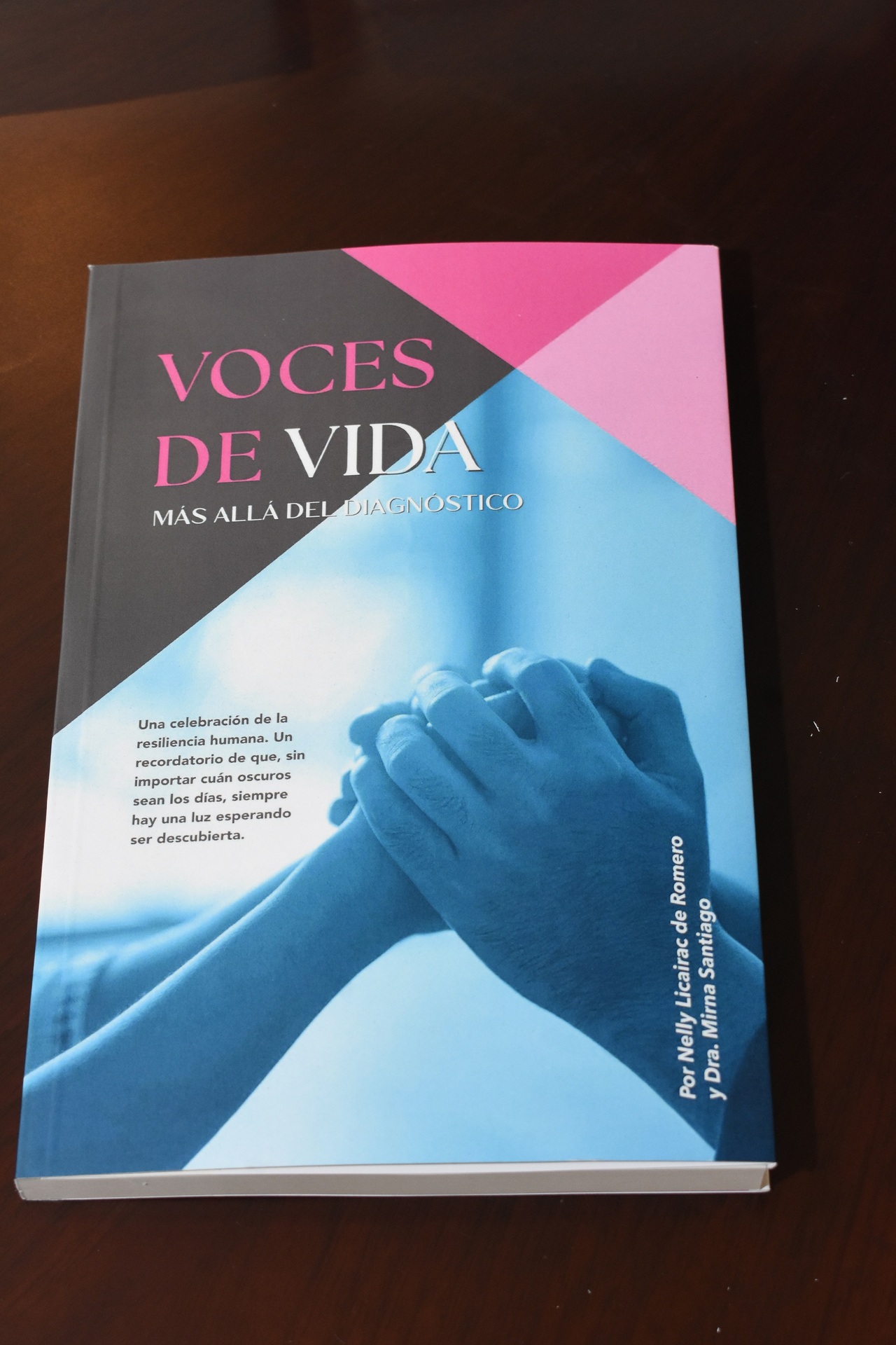 “Voces de vida: más allá del diagnóstico”, la nueva obra de Nelly Licairac.