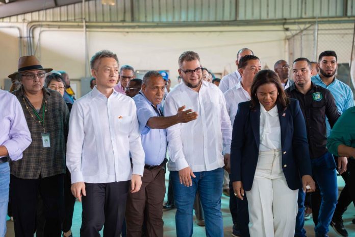 FEDA recibe visita de embajador de China en RD.