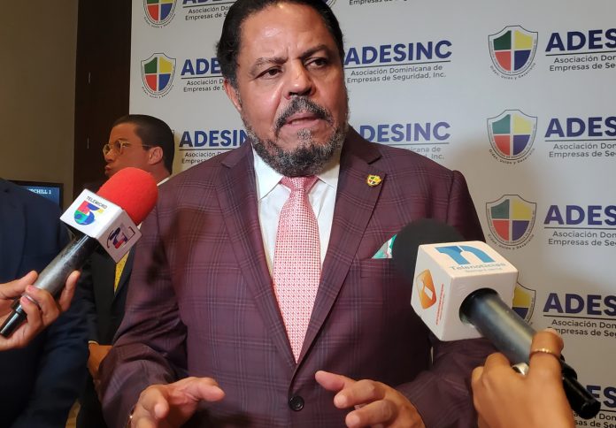 ADESINC realizó panel de transformación laboral y sus retos en la RD
