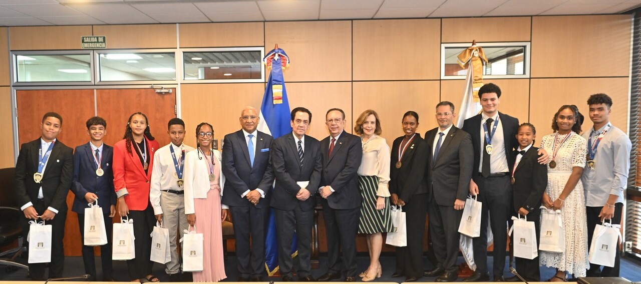 Valdez Albizu recibió al excelentísimo embajador dominicano ante el Reino de España, Tony Raful.
