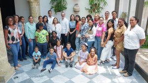 Cronistas sociales y sus familias viven un viaje al legado taíno y colonial en el Centro Cultural Taíno Casa del Cordón