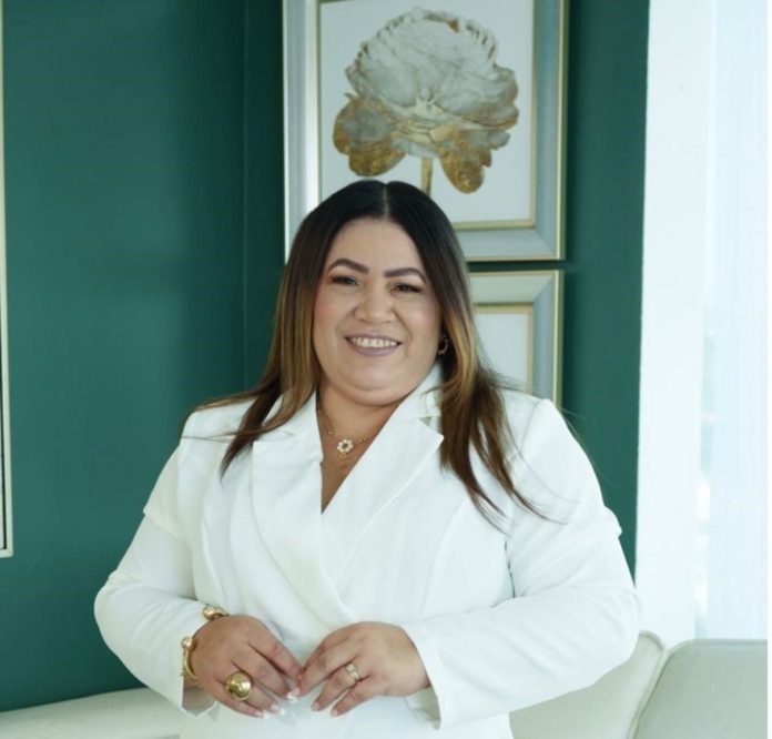 Ivelisse Lantigua presenta su primer libro “Palabra Viva".
