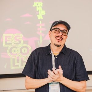 Periodistas de Latinoamerica usan podcasts para mostrar lo que ocurre tras bambalinas del periodismo