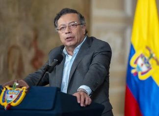 Petro niega escándalo de fiestas privadas y arremete contra Vicky Dávila