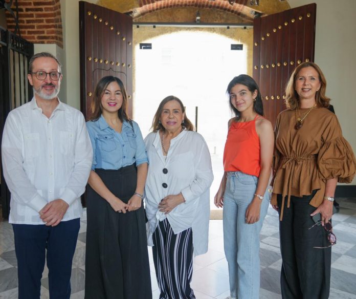 Cronistas sociales y sus familias viven un viaje al legado taíno y colonial en el Centro Cultural Taíno Casa del Cordón