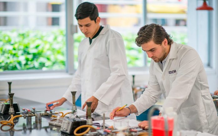 La química, ciencia natural en la vida de la gente. La química, ciencia natural en la vida de la gente.