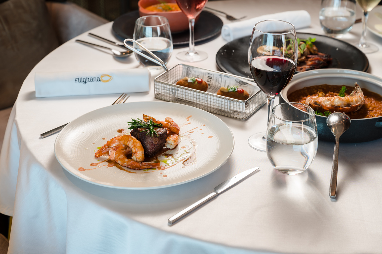 Restaurante Filigrana Sto. Dgo. restaurante del hotel Catalonia Santo Domingo recibe reconocimiento de Wine Spectator 2025.