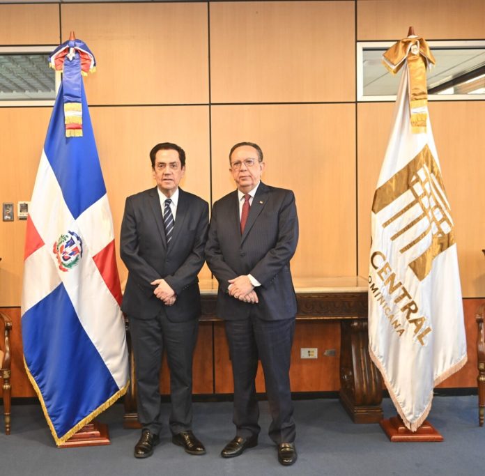 Valdez Albizu recibió al excelentísimo embajador dominicano ante el Reino de España, Tony Raful.