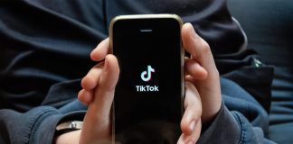 ¿Qué hay detrás de las cuentas de TikTok que usan versiones falsas de periodistas latinos creadas con IA