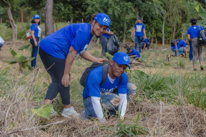 Planeta Azul y Fondo de Agua Santo Domingo reforestan la cuenca del río Haina