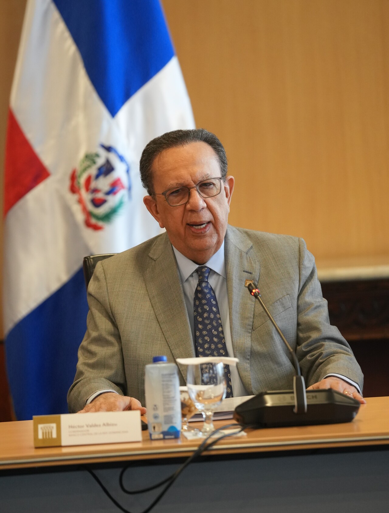Valdez Albizu, Magín Díaz y Alejandro Fernández tienen encuentro con los presidentes del sector financiero.