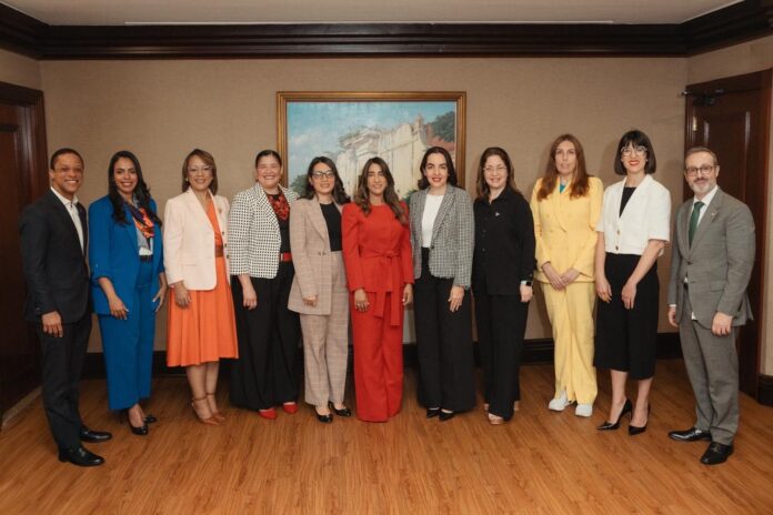 Gloria Zacarías asume la presidencia de la nueva directiva de ASODIRCOM