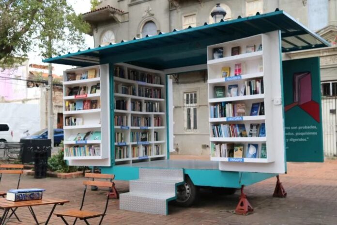 CARRETÓN DE LIBROS. El Foro Caribe Naranja