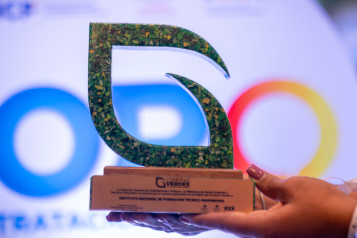 INFOTEP recibe reconocimiento por implementar política de Compras Verdes