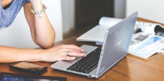 Gemini incorpora transcripción de audios: implicaciones para periodistas y publishers