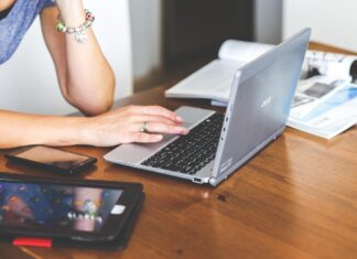 Gemini incorpora transcripción de audios: implicaciones para periodistas y publishers