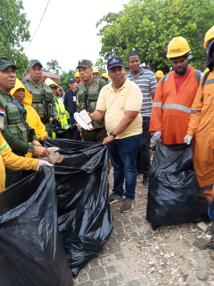 Medio Ambiente impulsa jornada de limpieza en Boca Chica