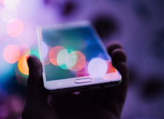 Los jóvenes dominicanos entierran la llamada telefónica