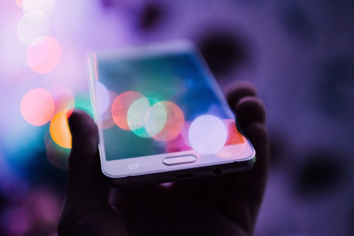 Los jóvenes dominicanos entierran la llamada telefónica