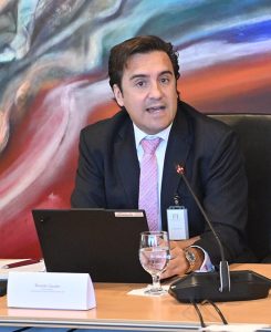 Gobernador Valdez Albizu y ministro Magín Díaz se reúnen con la misión del Artículo IV del FMI