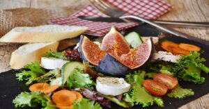 Especialistas de la nutrición recomiendan una dieta variada en las personas de la tercera edad