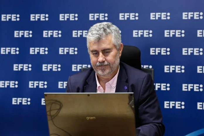 Presidente de EFE afirma que la misión del periodismo es luchar contra la privación de la palabra