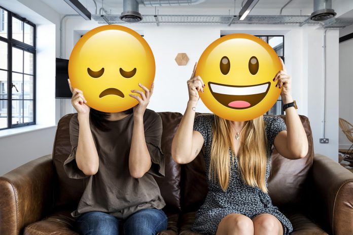 Cuando la escritura titubea los emojis clarifican