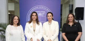 PUCMM y Grupo León Jiménes entregan a Madelyn Martínez Moya