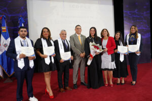 La 'Beba Rojas' inspira a los graduandos en la V edición del ICOPER