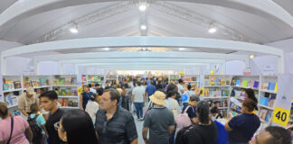 La Feria del Libro convirtió la Plaza de la Cultura en un foco literario y artístico