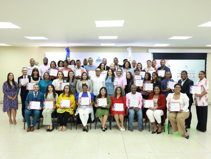 Más de 50 periodistas y comunicadores se especializan en administración pública