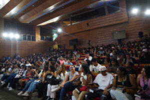 La Feria del Libro convirtió la Plaza de la Cultura en un foco literario y artístico