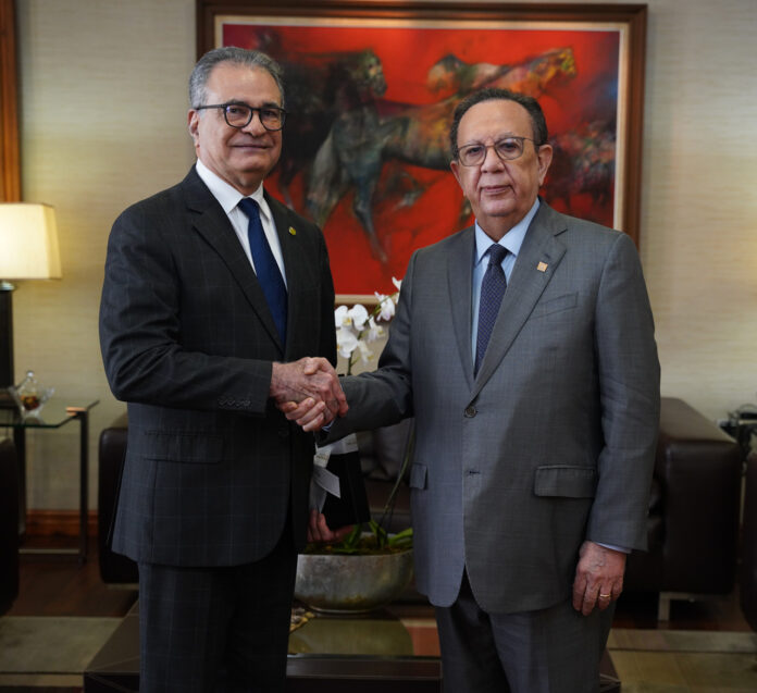 Gobernador Valdez Albizu recibe la visita de Ygnacio Pascual Camacho