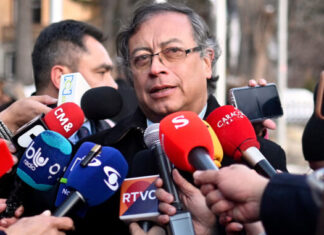Gustavo Petro se enfrenta a la entidad que regula los medios en Colombia