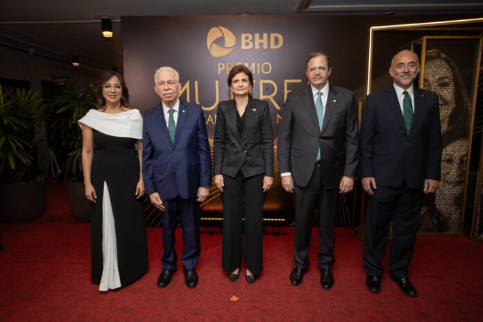 Banco BHD realiza cóctel con las Mujeres que Cambian el Mundo 2025
