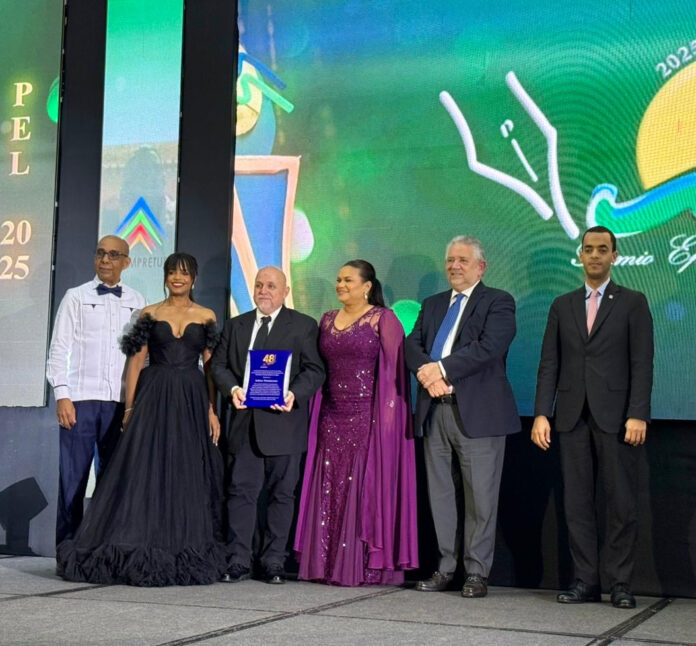 Adompretur entrega el Gran Premio Epifanio Lantigua 2025 a Katheryn Luna