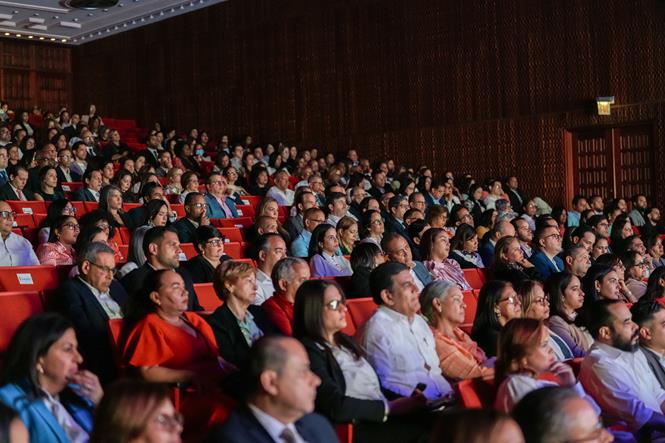 Álex Rovira expone sobre liderazgo consciente y cultura organizacional en Santiago